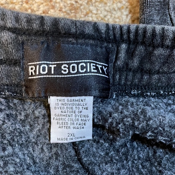 Riot Society Black Skull Sweatpants - Picture 6 of 6